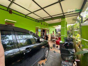 Rumah Luas Terawat di Solokan Jeruk Bandung