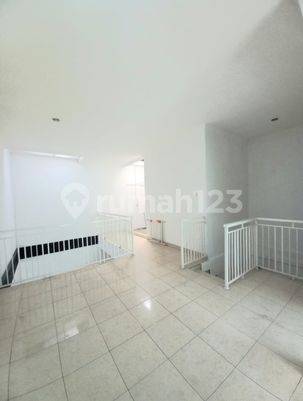 Komplek Billymoon 2 Lantai Shm di Pondok Kelapa, Jakarta Timur