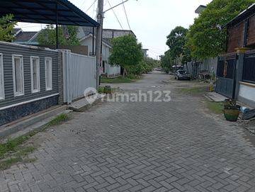 Rumah Dekat Menuju Pusat Lamongan di District Javaland Made