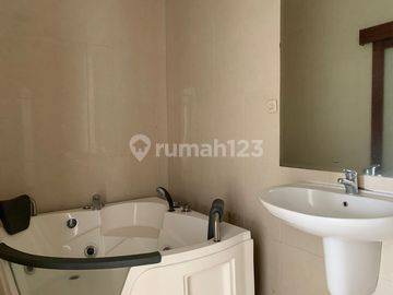 Rumah 2 Lantai Di Kompleks Setraduta Bandung
