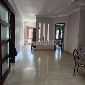 Rumah Luas 200 Meter Lebar Muka 10 Meter Semi Furnished Harga Dibawah 3 Milyar Di Singgasana Pradana Bandung