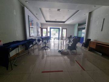 Rumah + Gudang Lokasi Strategis Mainroad di Dago