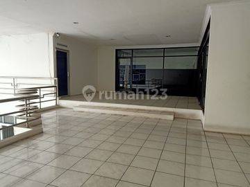 Ruang Usaha cocok buat Resto,showroom,swalayan jalan raya tajur bogor