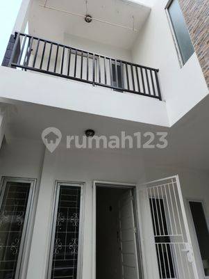 Rumah 2 Lantai Siap Huni Emerald Bintaro 