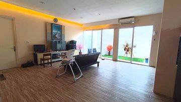 Rumah hook di villa melati mas dua lantai bagus harga murah