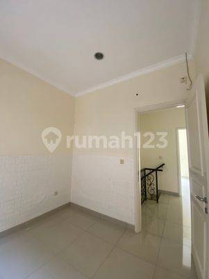 DISEWAKAN RUMAH SIAP HUNI VIEW DANAU Unfurnished