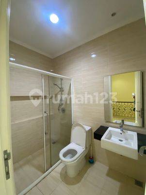 DISEWAKAN RUMAH SIAP HUNI VIEW DANAU Unfurnished