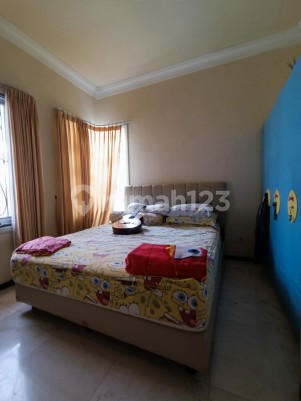 Cepat Murah Rumah 2 lantai Regency 21 dekat Merr 4 Kamar 