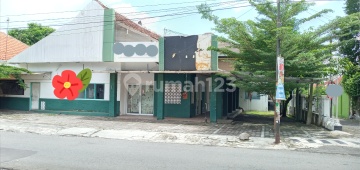 Rumah / Ruang Usaha dekat UGM.Cck utk usaha kuliner.Lokasi strategis.