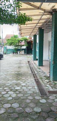 Rumah / Ruang Usaha dekat UGM.Cck utk usaha kuliner.Lokasi strategis.
