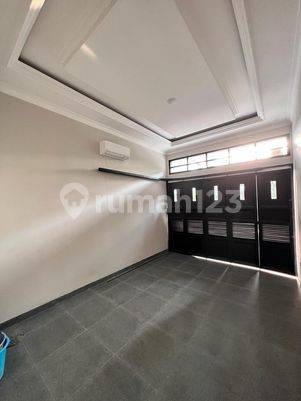Dijual Rumah Mewah Desain Classic Terbaru Jagakarsa, Jaksel