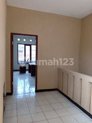 Rumah siap huni sangat terawat Taman Holis Indah