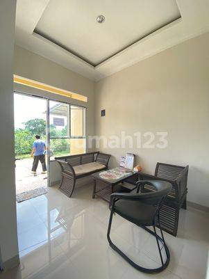 Rumah 2 Lantai Modern Pinggir Jalan Terdekat Ke Tol Cimanggis