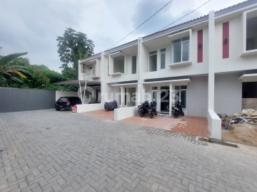 Rumah Cluster exclusive row jalan lebar di Jatikramat,Bekasi