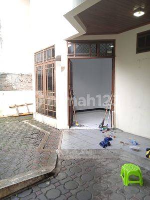 Rumah 2 lantai di jalan utama Antapani, dekat griya Antapani 