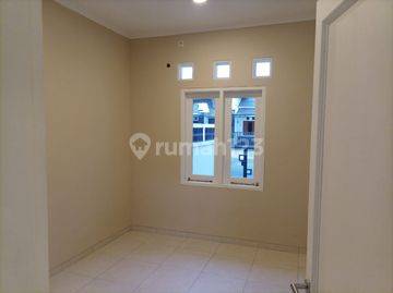 Rumah Cantik full renovasi di komplek pinus regency Cinambo soeta