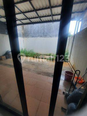 kan Rumah 2 Lantai di Pondok Cabe Fasilitas Kolam Renang