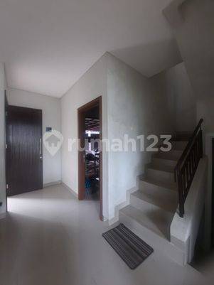 kan Rumah 2 Lantai di Pondok Cabe Fasilitas Kolam Renang