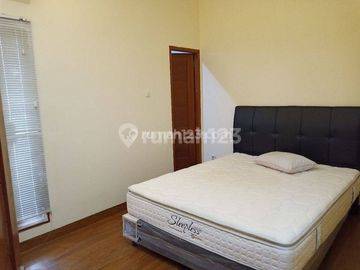 SEWA RUMAH 2 LANTAI PRIVATE SW POOL DI DEPLU ADAM MALIK, JL.UTAMA (MINIMAL SEWA 2TH)