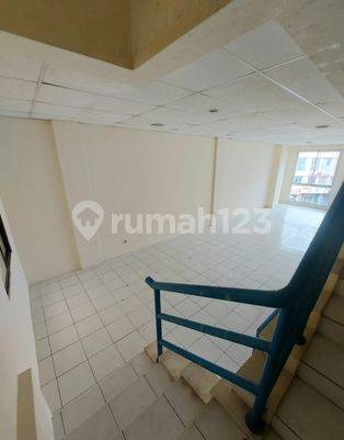 Ruko 3 Lantai di Cempaka Mas, Siap Pakai