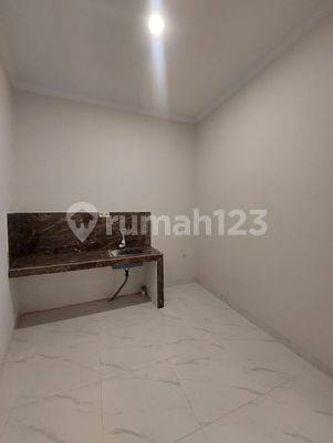 RUMAH MEWAH CLASSIC DEKAT KRL LENTENG AGUNG DAN TOL 