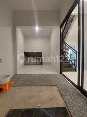 RUMAH MEWAH CLASSIC DEKAT KRL LENTENG AGUNG DAN TOL 