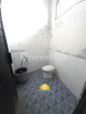Gudang Pinggir Jalan Raya  Akses Kontainer 