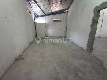 Gudang Pinggir Jalan Raya  Akses Kontainer 