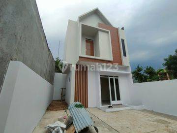 Rumah Mewah 2 Lantai Akses 2 Mobil Bebas Banjir Harga Terjangkau