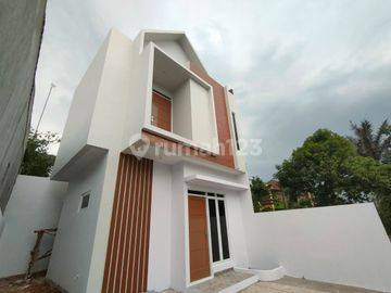 Rumah Mewah 2 Lantai Akses 2 Mobil Bebas Banjir Harga Terjangkau