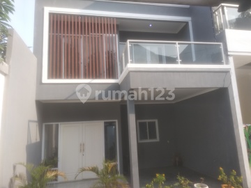 Rumah Exclusive 2 Lantai Bebas Banjir Dekat Exit Tol Cibubur
