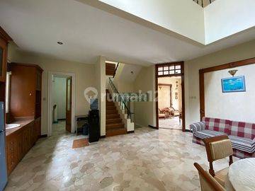 Rumah Lux Full Furnished Di Tubagus Ismail Dago, Siap Huni untuk Rumah Tinggal