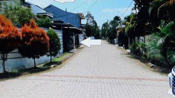 Rumah Cantik tingkat Taman Dhika