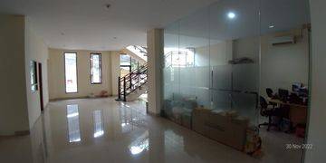 Gedung Komersial Strategis Multi Fungsi 