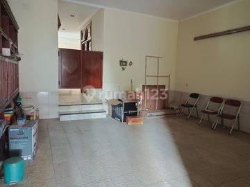 Rumah 2 Lantai Bagus Semi Furnished di Mekar Wangi Hook