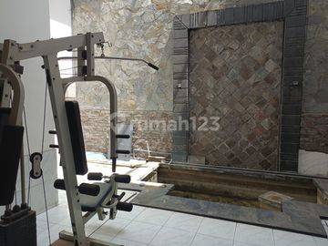 Rumah 2 Lantai Bagus Semi Furnished di Mekar Wangi Hook