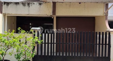 Rumah Sederhana di Tomang Dekat Transport Umum Cocok Bangun Ulang