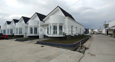 Rumah Model Eropa Di Bandung Dekat Sumarecon Dan Statsiun Kereta Api Cepat Tanpa DP