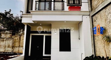 Rumah Mewah Siap Huni Akses Lebar Dekat Pintu Tol Cinere