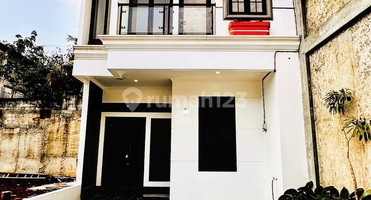 Rumah Mewah Siap Huni Akses Lebar Dekat Tol Limo Depok