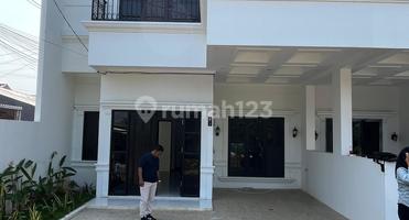 Rumah Mewah 2.Lantai Pintu Tol dan Stasiun Kereta