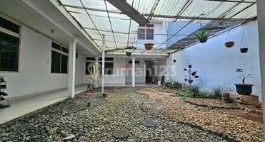 Rumah tinggal 1.5 lantai area komersial luas 433 m2, Jatinegara timur. Jakarta timur