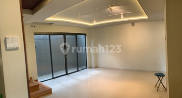 Dijual Rumah Baru Strategis Sayap Bkr Kembar Siap Huni