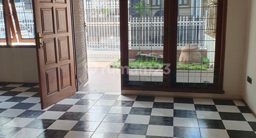 Dijual Cepat Rumah Hitung Tanah. Sangat Cocok Juga Untuk Dibangun Kembali. Terletak Di Dalam Komplek Kelapa Gading