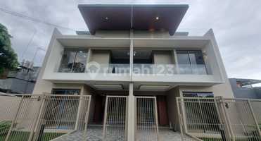 Rumah Model Japandi View Golf Free Jacuzzi & Pantri Cigadung
