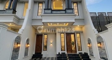 Rumah Keren Dekat Solaria Gdc dan Stasiun Depok