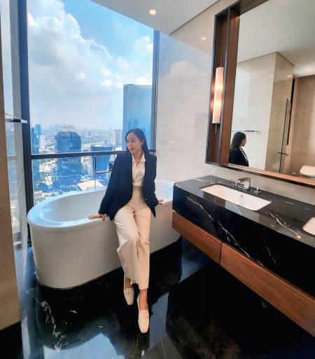 Rini Apriani ( Orin )