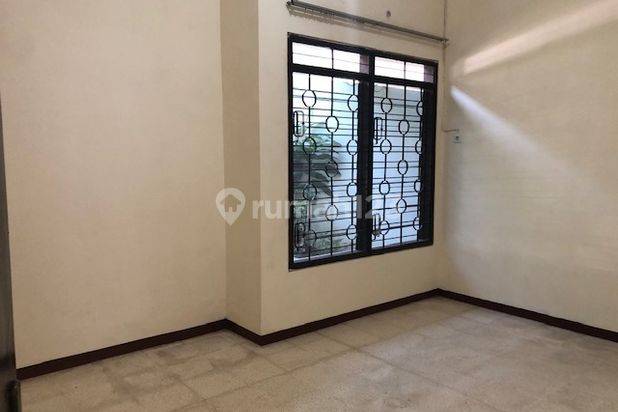 Disewakan Sewa Rumah di Manyar Tompotika