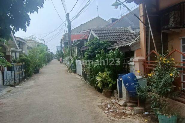 RUMAH SECONDARY SEMI FURNISH 4 KAMAR DALAM PERUMAHAN DI GALAXY 