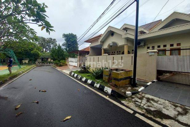 RUMAH LUAS & TERAWAT 4 KAMAR DALAM PERUMAHAN ELIT DI BILLYMOON
